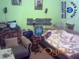 Uknjižen, dvorišni stan.