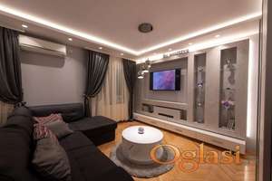 CENTAR - STARI GRAD - MODERNO NAMEŠTEN DVOSOBAN STAN - USELJIV ODMAH!!!