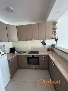 Kompletno opremljen stan na Bulevaru Patrijarha Pavla - USELJIV OD 01.05.2026.