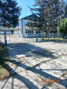 Prodajem poslovni objekat i građevinski plac