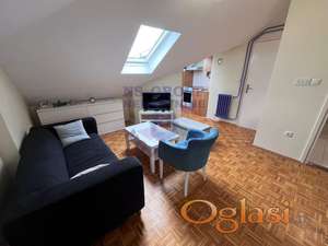 Fantasticna garsonjera na Bulevaru!