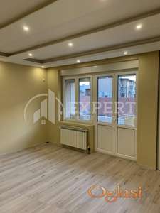 Izdaje se poslovni prostor, pesacka zona, Obrenoviceva, 72m2