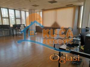 Izdaje se poslovni prostor u Dušanovom bazaru, na 2. spratu, 156m2