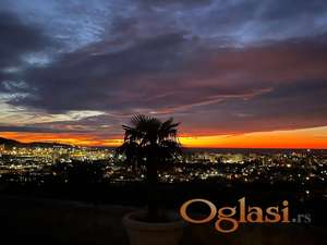 Prodaje se vila sa bazenom i pogledom na more