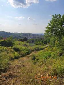 Odličan plac sa prelepim pogledom na Dunav.