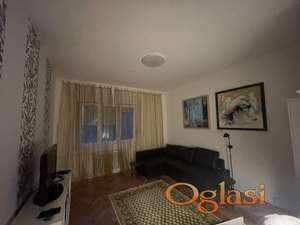 Renoviran-ODLIČAN STAN na super lokaciji