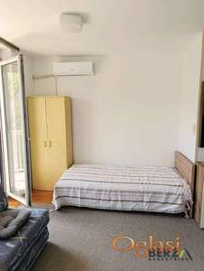 ODLIČNA GARSONJERA SA TERASOM NA GRBAVICI