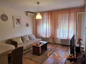 **Izdaje se dvosoban stan, 42m² – Bulevar Oslobođenja, Novi Sad**