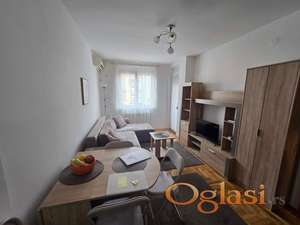 Stevana Doronjskog - jednoiposoban stan sa parking mestom - nije pet friendly - odmah useljivo - 300 eura