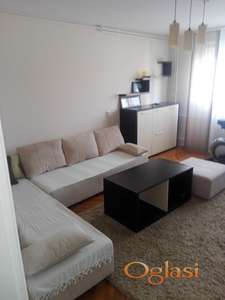 Lep dvosoban stan u blizini SPENS-a