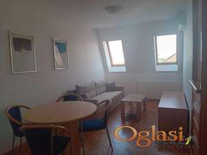  KOMFORAN, LEPO NAMEŠTEN DVOSOBAN STAN U CENTRU