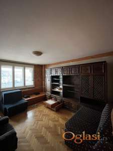 Izdaje se stan kod Pravnog fakulteta, 66m2