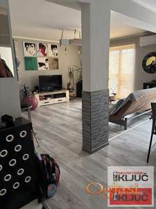 CENTAR, 102m2, Četvorosoban kod Katoličke porte