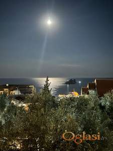 Dvosoban stan u Petrovcu – zgrada s bazenom