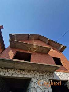 Kuća,Novi Banovci idealna za poslovanje, 765m2