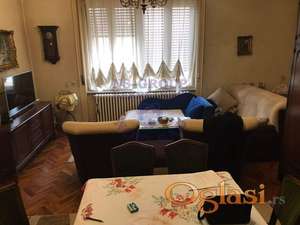 Četvoroiposoban salonac na bulevaru Oslobođenja 104m2.