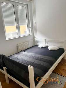  JEDNOIPOSOBAN STAN U ŽELEZNIČKOJ ULICI 