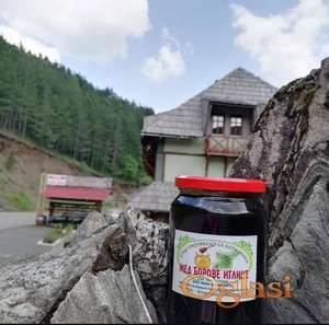 Med od borovih iglica