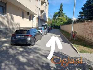 Garazno mesto blizu Sajma i Panorama centra