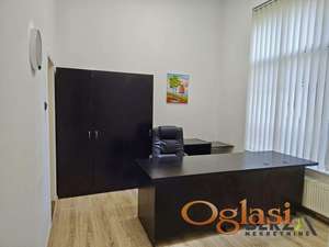  FUNKCIONALAN LOKAL U CENTRU, POGODAN KAO KANCELARIJSKI PROSTOR 