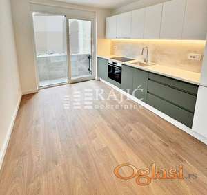 Centar,Čarlija Čaplina,55m2,3.0-nov,renoviran,sa dve terase #4554