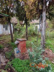 Prodajem ruševnu kuću u Titelu