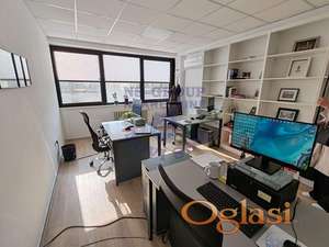 Poslovni prostor 30m2 Bulevar oslobodjenja