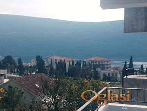 Kumbor – jednosoban stan s pogledom na more i parkingom