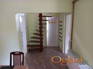 Izdajem trosobnu kucu