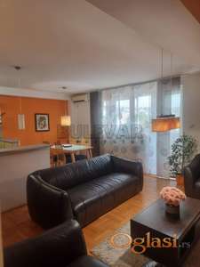 Izdaje se odličan troiposoban stan u centru Niša, 97m2