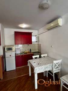 Izdajem odličan dvosoban stan kod Kliničkog Centra