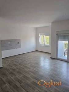 TROIPOSOBAN NOV UKNJIŽEN - VIDOVDANSKO NASELJE