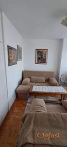 Izdajem trosoban stan na duži period