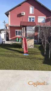 U ponudi  kuća u naselju Erdeč 220 m2