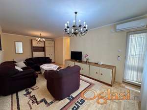 Trosoban, namešten stan sa parking mestom, Grbavica