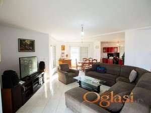 Spratna kuca - 656m2 - Sremska Kamenica