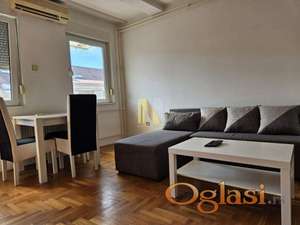 Jednoiposoban, namešten stan, Grbavica