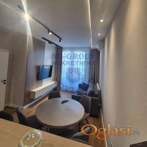 Izdaje se kvalitetan trosoban stan na atraktivnoj lokaciji u naselju Nova Detelinara, površine 79 m².