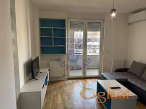 NOV, top garsonjera!