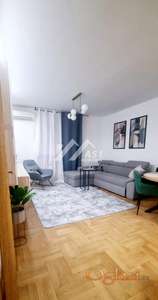 Izdajem LUX dvosoban prostoran stan u Centru !!! ID#5571