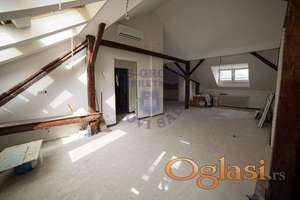 Četvorosoban stan u strogom Centru grada! U fazi kompletnog renoviranja!