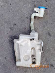 Golf 6 posuda za tečnost brisaca Originalni delovi  Moguca ugradnja delova  Alfa Romeo 147-156-166-159-GT-MiTo-Giulietta Fiat bravo 2 - croma -grande punto -multipla 2 -punto 3 -stilo-idea Freemont Panda 3 500L 500 Lancia ypsilon-delta-musa-lybra Volkswagen Golf 6  Ukoliko zelite da porucite Posaljite poruku preko sms poruke ili pozovite na telefon 0616115961