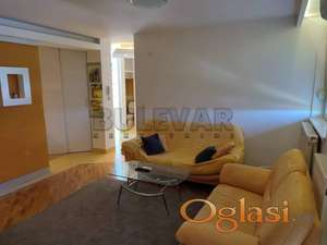 Izdaje se odličan, dvoiposoban stan kod Pravnog fakulteta, 61m2