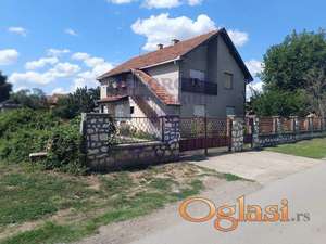 Odlična spratna kuća sa dve etaže