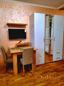 Garsonjera sa novim nameštajem, kompletno opremljena