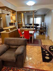 Prostoran trosoban stan u Budvi