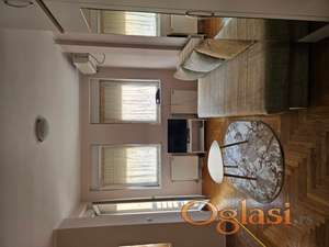 Izdaje se garsonjera u užem centru Novog Sada