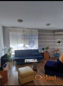 Izdaje se lepo namešten jednosoban stan na trećem spratu, površine 30m², u mirnom delu grada – Socijalno.