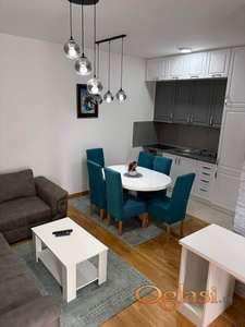 Izdaje se nov namešten jednoiposoban stan 44m2 sa garažom
