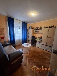 Izdajem dvosoban prazan stan u Novom Sadu od 01.03.2026.